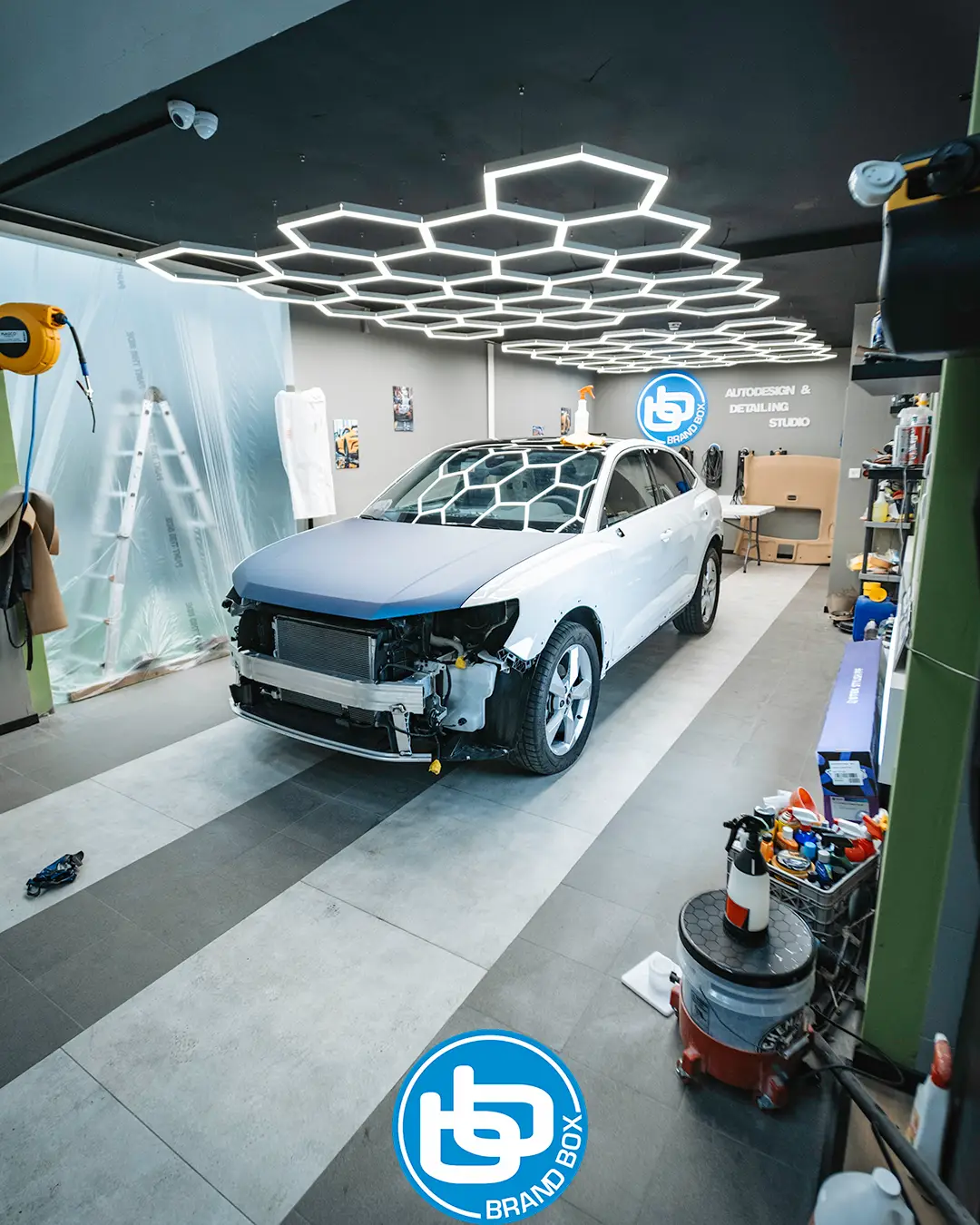 Оклейка Audi Q3 матовой плёнкой